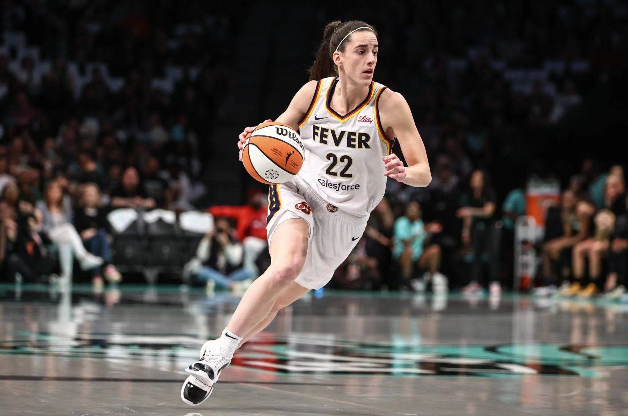 克拉克13次助攻创赛季新高，首次失误数不超过2次情况下助攻上双