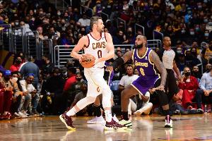 英雄联盟战队分析-詹姆斯谈东契奇全场长传：自乐福后 还没有人能给我传这种球