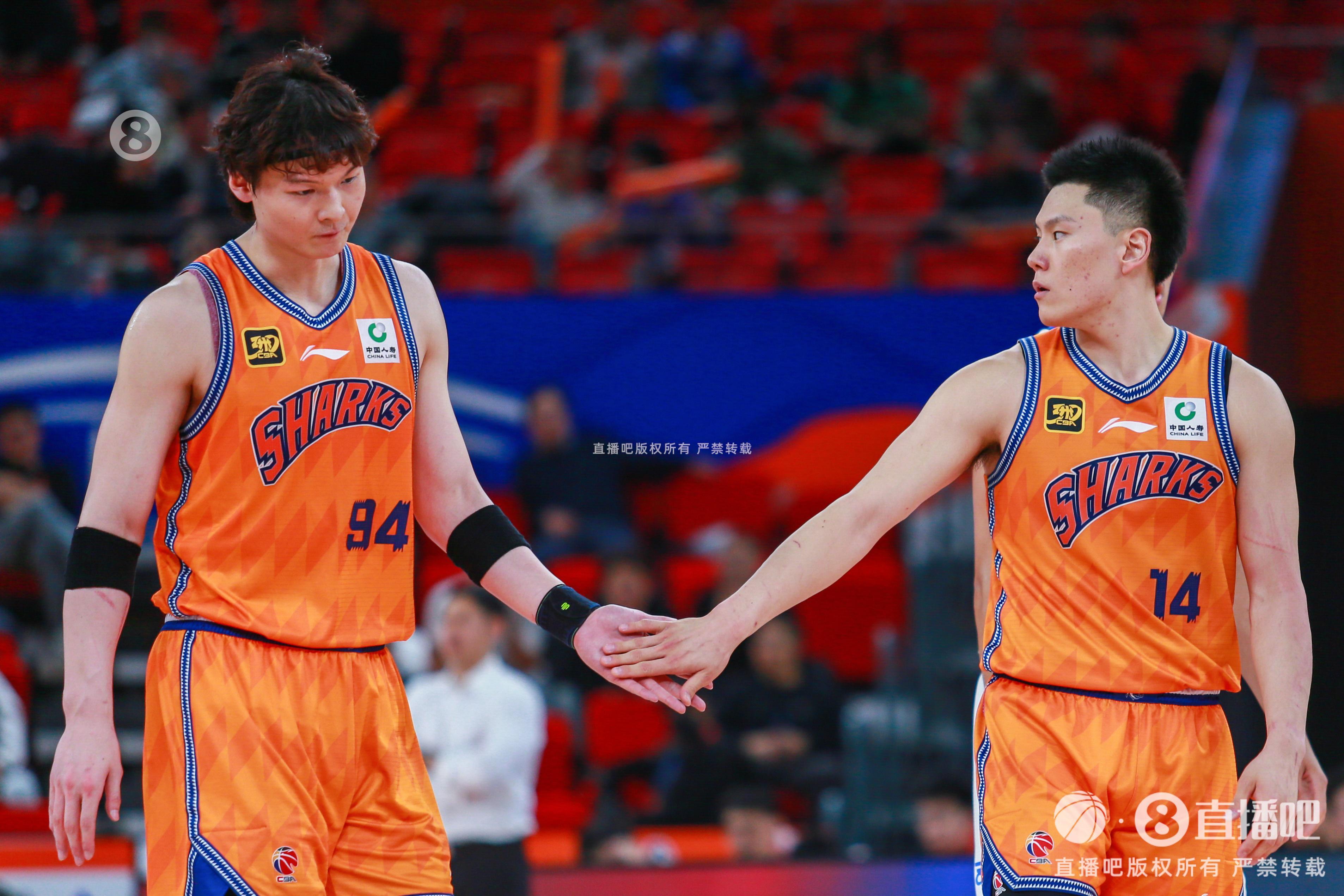 电竞实力对比-内外都兵强马壮！上海男篮阵容：王哲林张镇麟洛夫顿古德温领衔