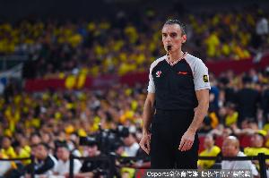 杨毅：为啥请洋裁判？错判不被骂“黑哨”啊！最多骂他水平低