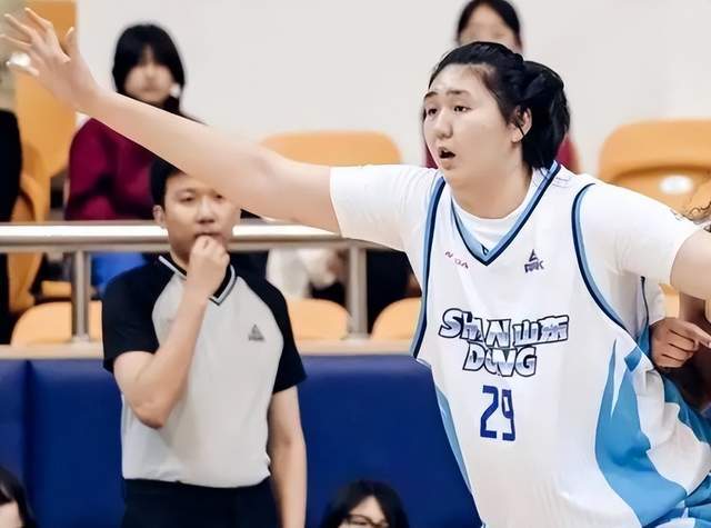 山东女篮大胜陕西张子宇8分钟砍19分，侯冰的用人思路要改变了